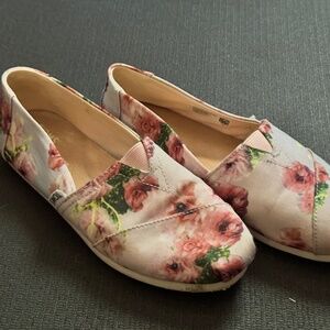Toms floral print